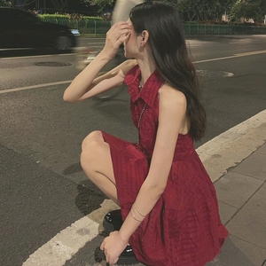 网红夏季女装2024新款挂脖polo衬衫显白无袖小个子连衣裙小红裙子