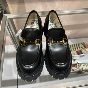 代购Gu­cci古­驰24经典女士马衔扣沟纹鞋底皮革乐福鞋舒适单鞋