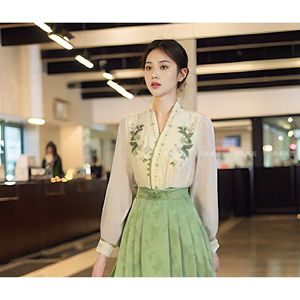 新中式国风套装女时尚盘扣衬衫马面裙两件套气质2024春款新款.