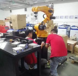 激光视觉焊缝跟踪系统 机械手机器人激光焊接机 无人操作自动焊接
