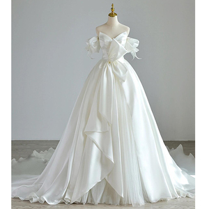一字肩主婚纱2024新款新娘白色复古齐地出门纱小个子女缎面法式轻