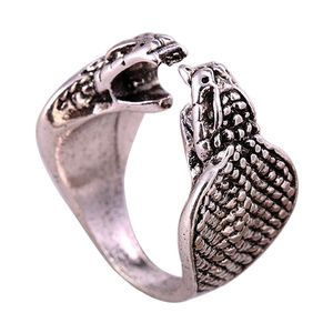 欧美个性饰品创意新款复古蛇手戒男士金属夸张眼镜蛇戒指厂家