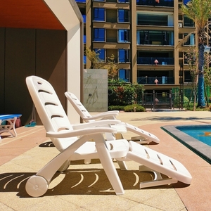 加厚躺椅庭院酒店浴场游泳池用折叠沙滩椅子躺床户外防水简约塑料