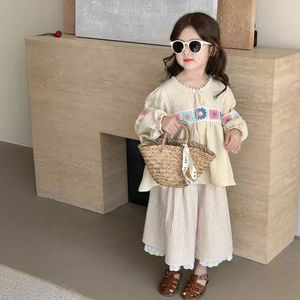 巴拉巴拉韩系女童春季套装2024新款小女孩民族风刺绣长袖娃娃衫条