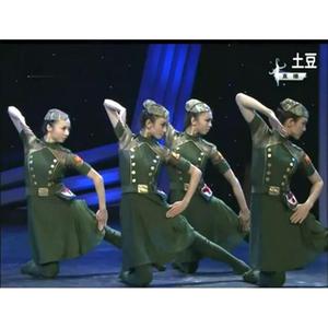 成人奔赴女兵舞蹈演出服套装中年广场舞表演军旅水兵裙军装服装女