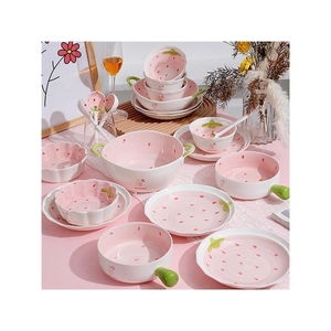盘子家用菜盘一套可爱草莓陶瓷碗碟粉色少女心釉下彩米饭碗汤碗菜