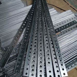 镀锌扁铁钢板冲孔铁支架连接板万能直条铁条带孔铁条万能扁铁条