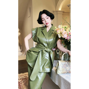 路易小姐【苔色龙井】夏季穿搭一整套立体剪裁绿色皮衣半身裙套装