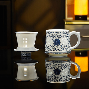 玉柏景德镇陶瓷过滤杯大容量带盖办公杯青花玲珑茶水分离泡茶杯