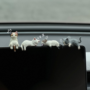 可爱猫咪汽车屏幕小摆件桌面车载中控显示屏趴趴公仔车内装饰玩偶