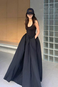 法式黑色吊带背心连衣裙2024新款赫本风高级感中长款显瘦礼服长裙