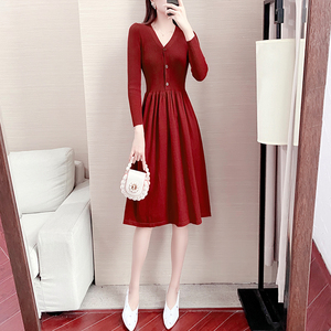红色针织连衣裙长款2024春季韩版修身显瘦长袖收腰v领毛衣裙子女