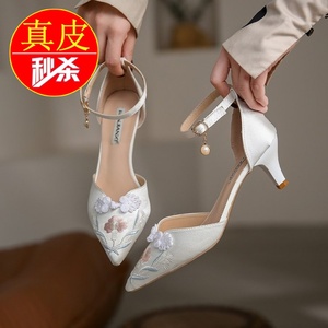 配旗袍的鞋子2023夏季新款软皮复古改良中国风高跟尖头绣花凉鞋女