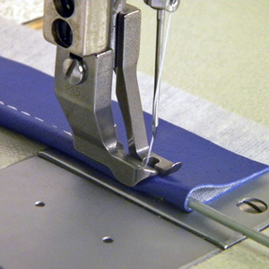 工业电动缝纫机同步车厚料压脚绳子箱包皮革塑胶骨条对折包边坑线