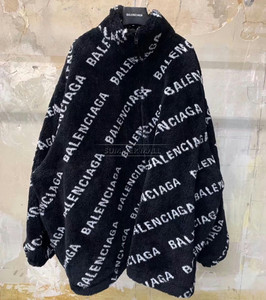 Balenciaga/巴黎世家 弹幕字母满logo 黑色泰迪 环保皮草棉服外套