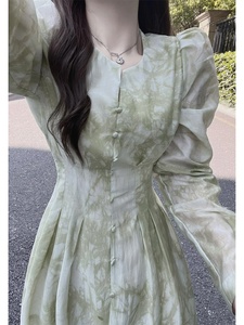 广州十三行爆款女装高端法式绿色长袖连衣裙春秋季显瘦扎染长裙子