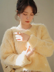 法式奶黄色马海毛毛衣女外穿秋冬季加厚高级感水貂绒针织软糯上衣
