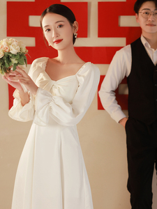 白色订婚小礼服领证登记连衣裙缎面秋冬季出门轻婚纱长袖日常可穿