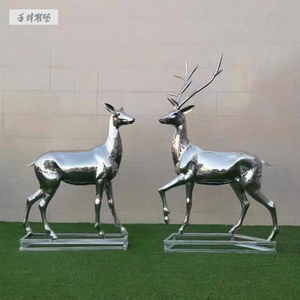厂家定做大型不锈钢雕塑几何镜面喷漆长颈鹿动物景观户外园林摆件