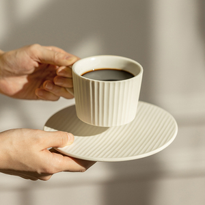 摩登主妇复古咖啡杯高颜值咖啡杯子家用陶瓷竖纹挂耳咖啡杯碟精致