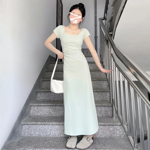 法式纯欲修身绿色连衣裙子女夏季2024新款设计感收腰显瘦气质长裙