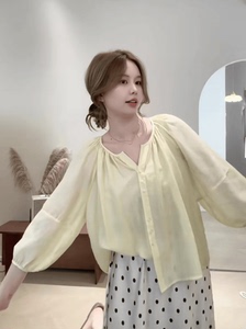 韩版V领设计感单排扣休闲灯笼袖小衫上衣女甜美小个子百搭衬衣