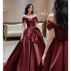 法式新娘敬酒服女冬季2024新款红色显瘦答谢宴礼服裙在逃公主演出