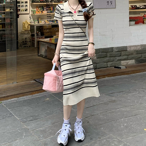 条纹polo领针织连衣裙女春季2024新款设计感小众韩系温柔气质裙子