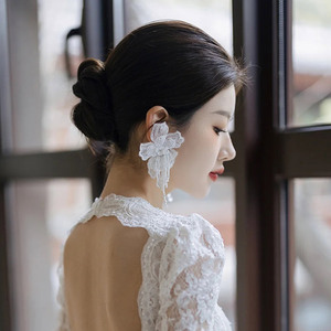 韩式优雅白色蕾丝铃兰花朵流苏耳钉婚纱礼服简约百搭跟妆婚饰配饰