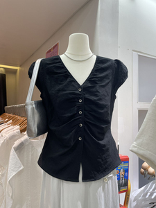 十三行夏装女新款韩系气质修身显瘦褶皱衬衣V领短袖黑色上衣衬衫
