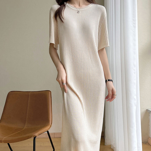 设计感小众羊毛衫直筒气质长裙女秋季修身显瘦园领短袖针织连衣裙