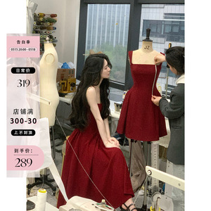 从一时刻 红色U领吊带连衣裙女2024新款法式小众高级感a摆裙