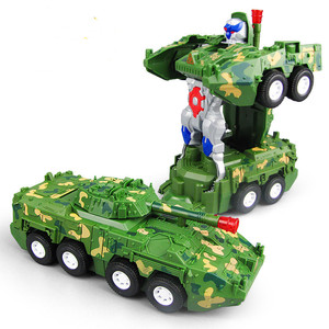 新款热卖儿童电动万向变形装甲车灯光音乐自动变形机器人模型玩具