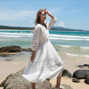 法式镂空A字度假沙滩裙连衣裙蕾丝花边拼接V领灯笼袖白色仙女裙子