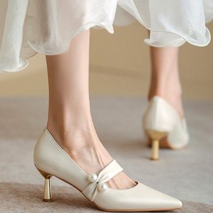 仙女白色法式高跟鞋女尖头2024新款春秋婚鞋小众高级珍珠单鞋小跟