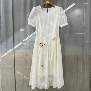 佑Y24B2015商场专卖2024夏时尚品质女装中长天丝温柔设计感连衣裙