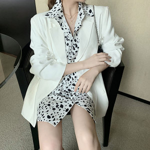 韩国2021秋季新款网红炸街显瘦西装外套女气质宽松白色休闲小西装