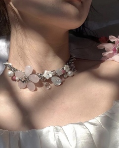 《茱丽叶塔》粉色项链春意盎然花瓣法式轻奢小众设计温柔锁骨链女