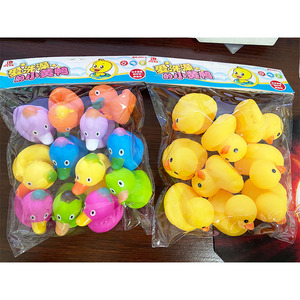 宝宝洗澡游泳玩具儿童戏水小黄鸭套装捏捏叫塑胶漂浮软五彩色鸭