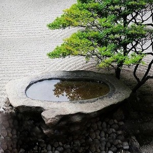 日式石钵庭园枯山水造景自然石异形水钵竹惊鹿流水景观石盆槽摆件