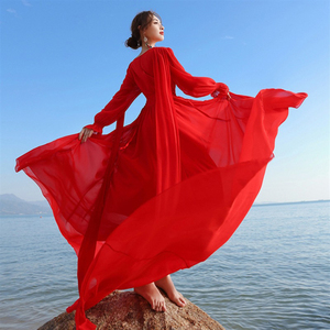新疆草原云南川西旅行穿搭女西北沙漠海边旅游异域风情红色连衣裙