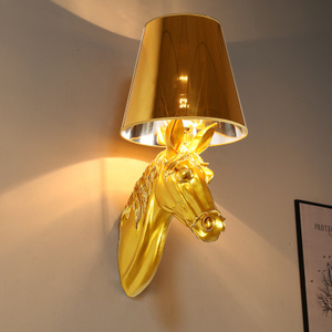北欧创意树脂马头壁灯现代轻奢卧室书房客厅酒店走廊北景动物壁灯