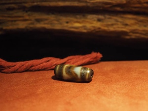 千年修复系列地埋虎牙天珠古代西藏玛瑙玉髓真品措思古珠饰