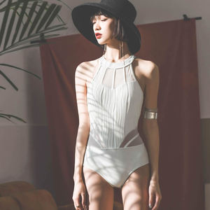 少年齐白色泳衣女温泉保守连体遮肚显瘦泳装小胸聚拢挂脖度假游泳 阿里巴巴找货神器