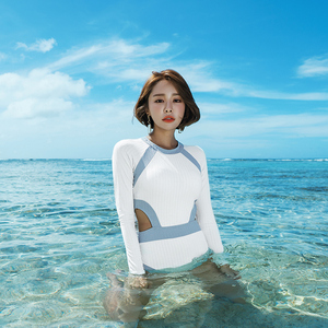 韩国新款长袖防晒沙滩潜水冲浪水母服遮肚显瘦保守裙式连体泳衣女