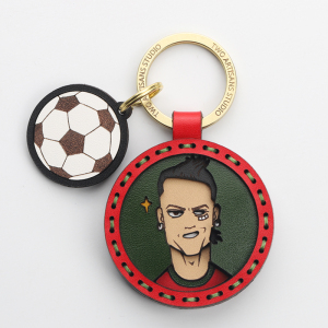 C罗足球世界杯真皮汽车钥匙扣挂件葡萄牙队手工创意包包挂饰礼物
