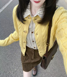 美式复古黄色针织衫女春秋宽松设计感气质休闲百搭毛衣开衫外套潮