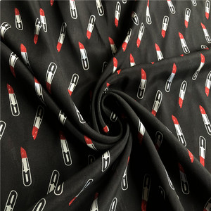 特价出售品牌黑色底口红花型100%桑蚕丝真丝双绉旗袍裙子布料面料
