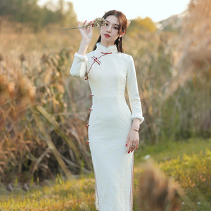 白色旗袍冬季2024年新款年轻款秋冬改良冬款加厚蕾丝中国风女装
