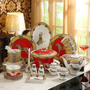 瑷马氏大红马碗碟套装家用轻奢陶瓷器吃饭碗盘组合 节日送礼佳品